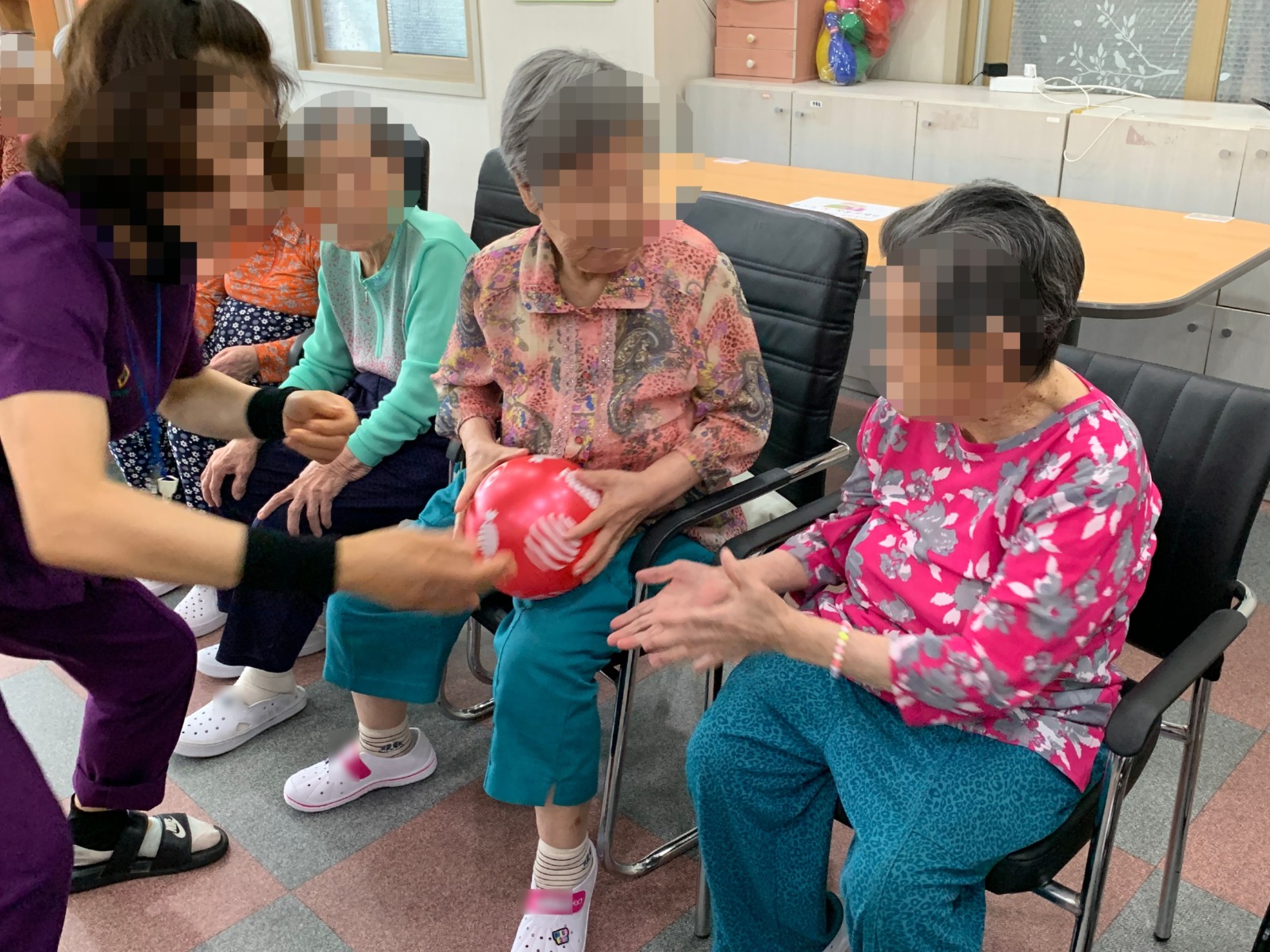공 전달하기 게임 ꒰◍ˊ◡ˋ꒱੭ु⁾⁾♡