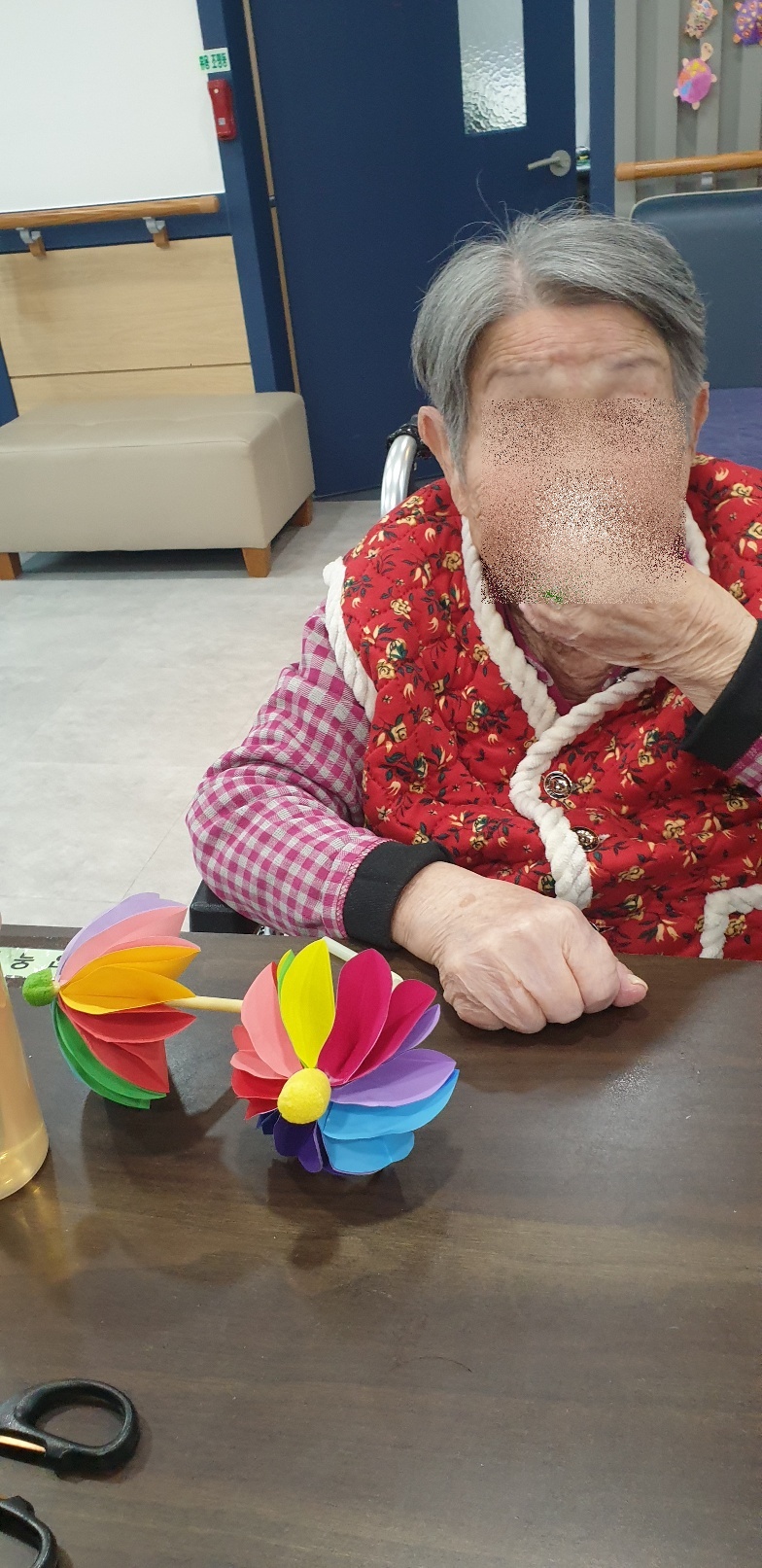 2025. 11. 25 우산만들기(주야간보호센터)