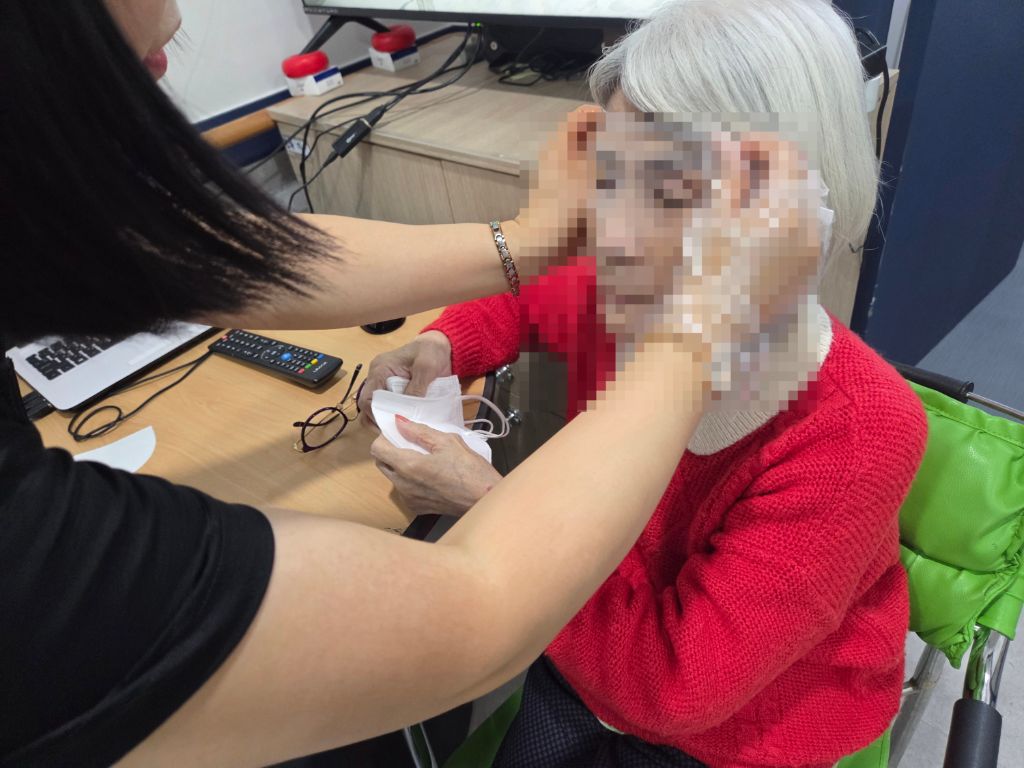 2026년 5월 30일 마스크팩 붙이기(요양원)
