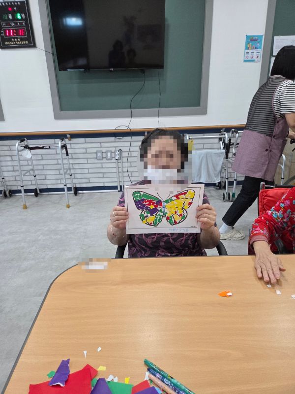 2025년 9월 6일 나비색종이꾸미기(요양원)