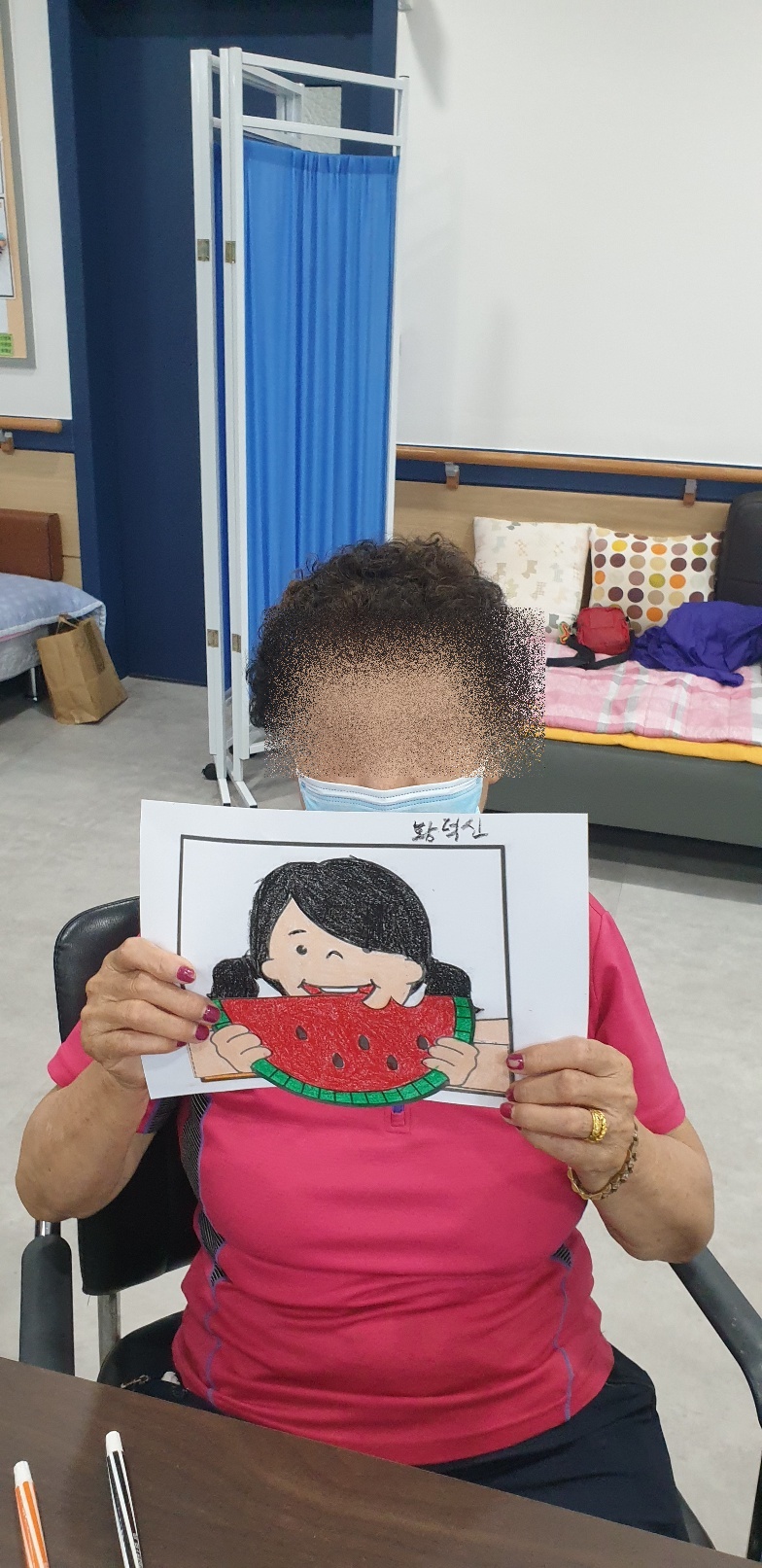 2025. 8. 20 수박먹는모습(주야간보호센터)