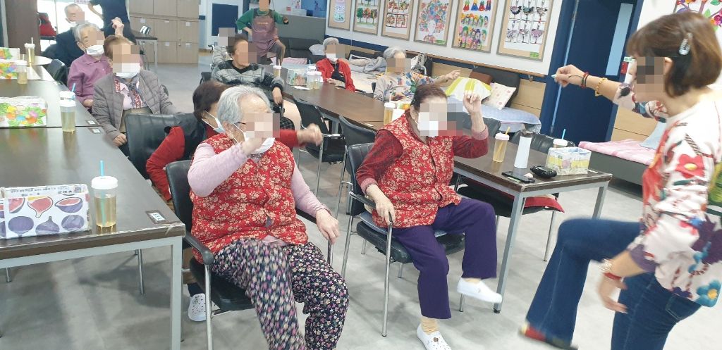 2025. 11. 3 실버레크레이션(주야간보호센터)