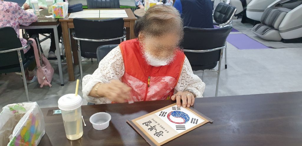 2025. 8. 14 족자만들기(주야간보호센터)